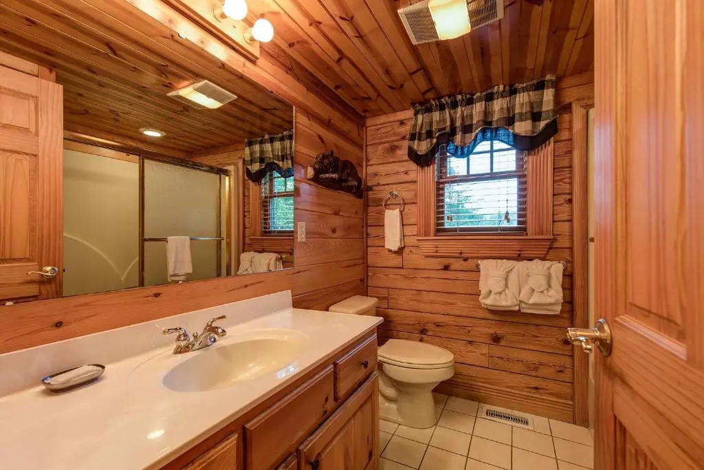 Return To Me, 3 Bedrooms, Sleeps 9, Pool Table, Hot Tub, Gas Fireplace