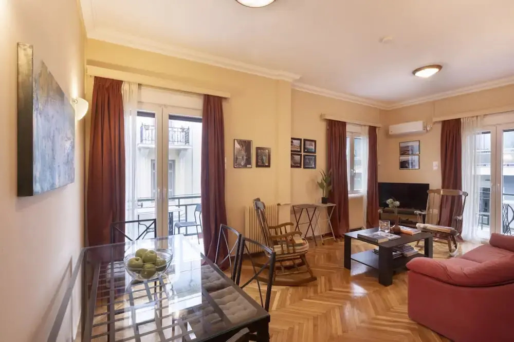Prime Location 2BR next to the Acropolis