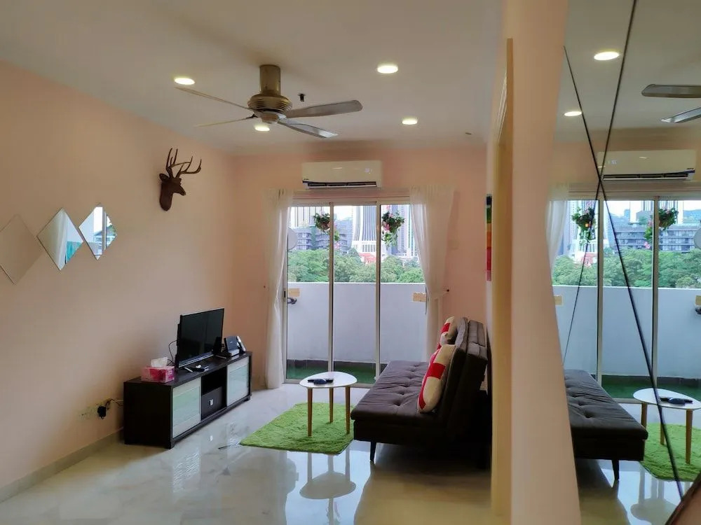 Quaint Ampang - Megan Ambassy