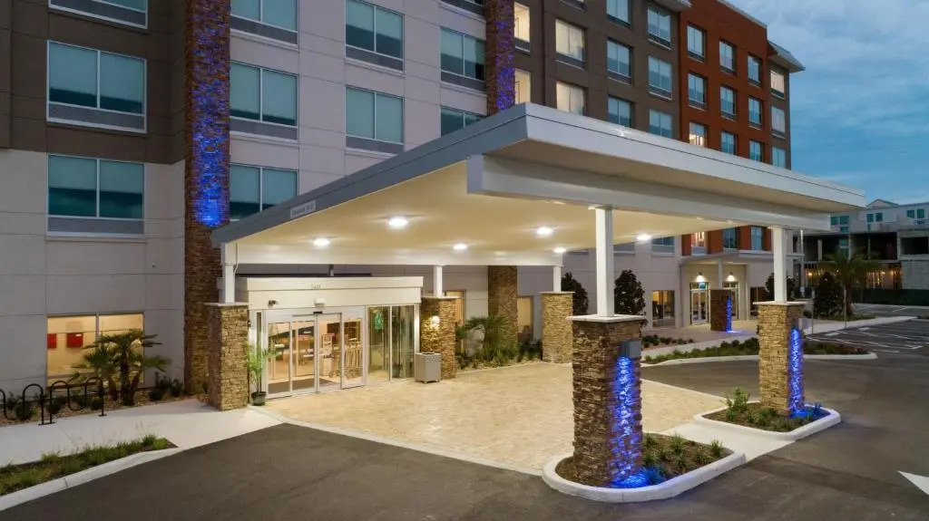 Holiday Inn Express & Suites Orlando- Lake Buena Vista by IHG