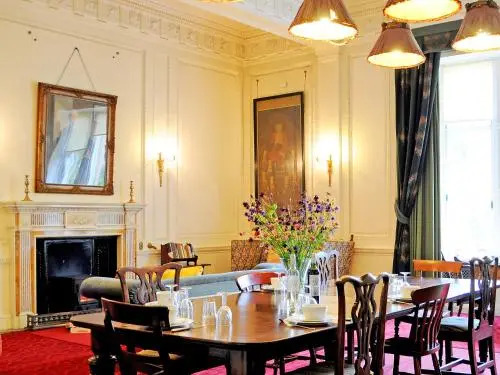 Apartment The Billiard Room