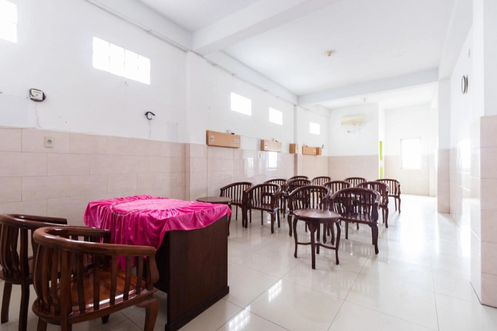 RedDoorz Plus @ Jalan Gatot Subroto Medan