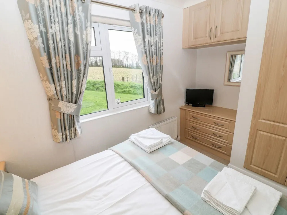 2 Cedar Lodge Park