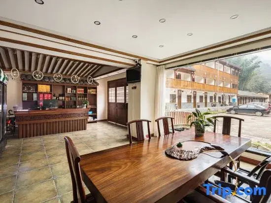 Floral Hotel·Baofeng Nanshe hotel (National Forest Park Baofeng Lake Branch)