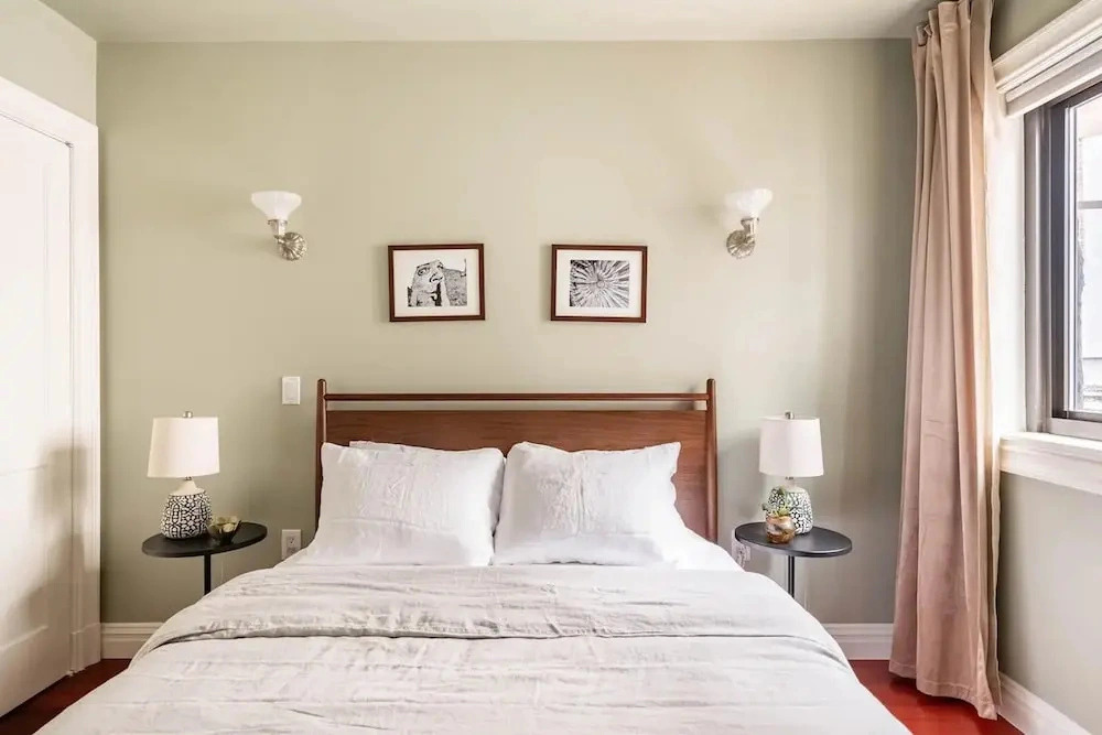 Lofty Bright Greenwich Getaway w Private Rooftop