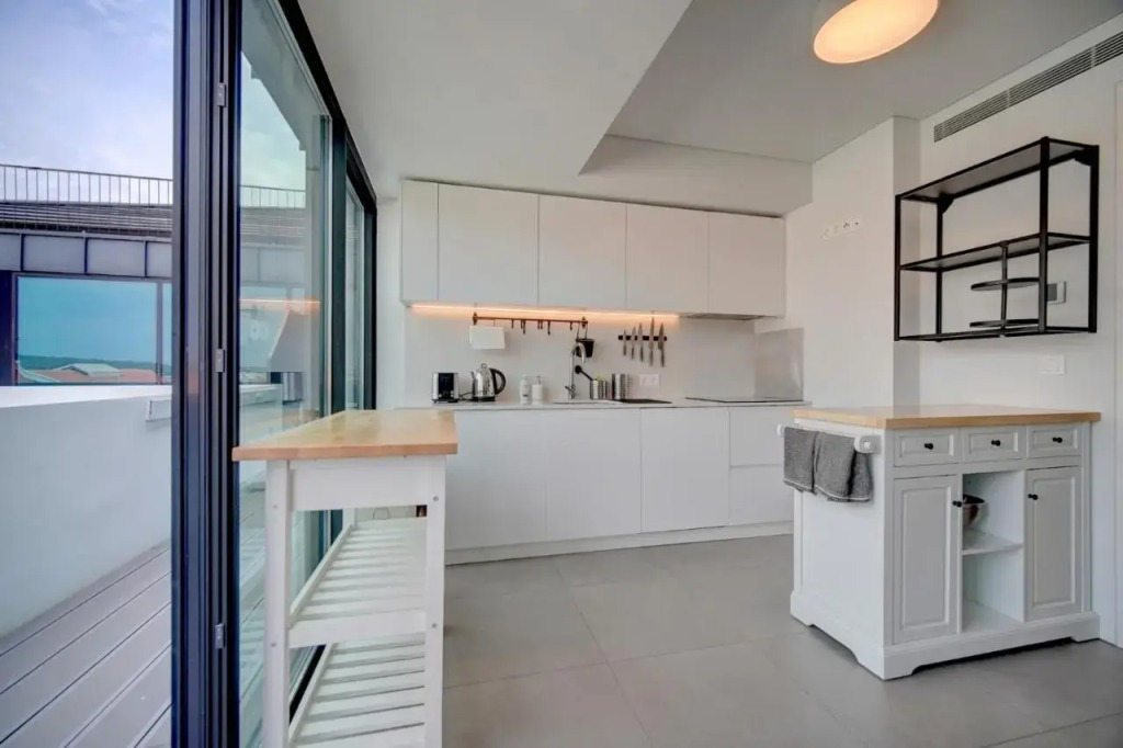 Mirabilis Apartments - LX Living