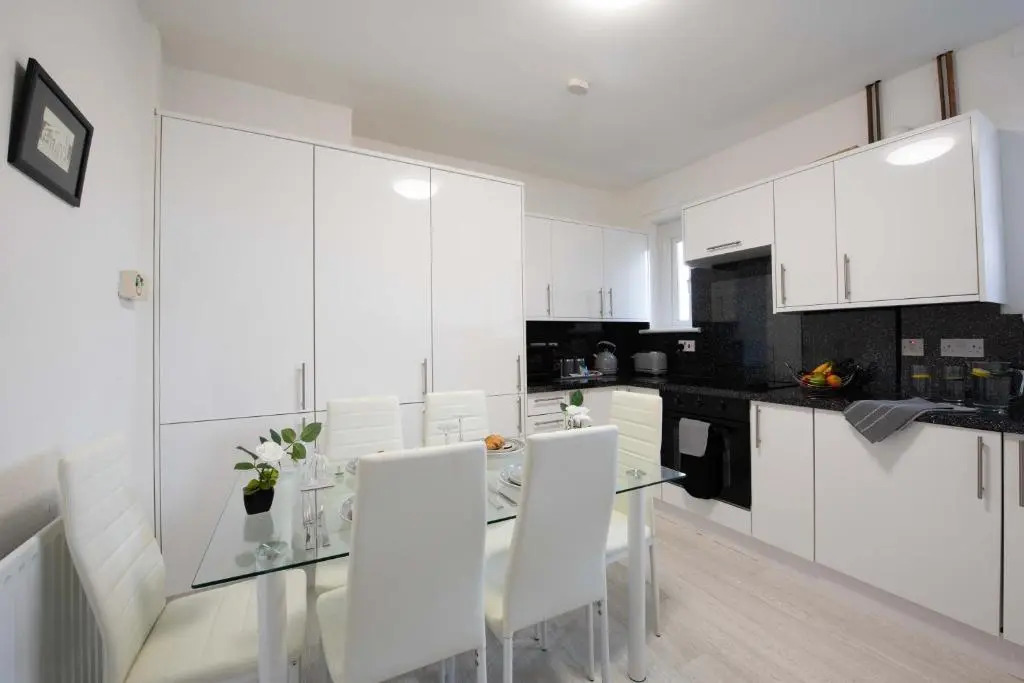 PREMIER - Garfield Apartment