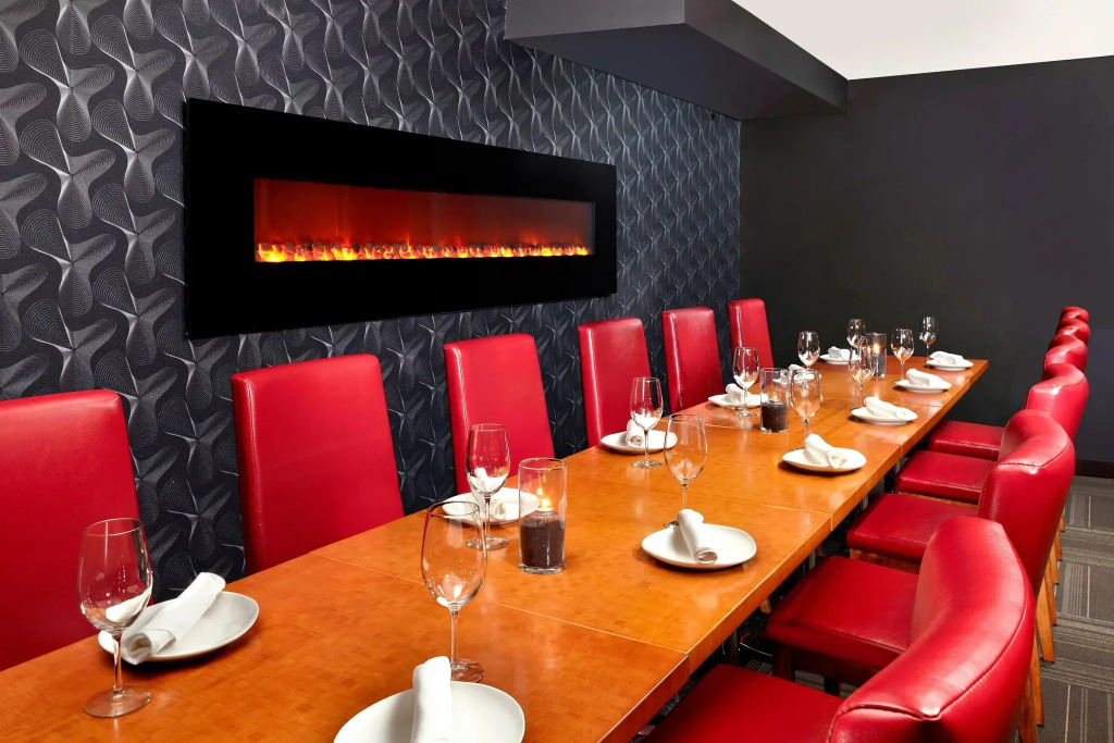 Four Points by Sheraton Hotel & Suites Calgary West