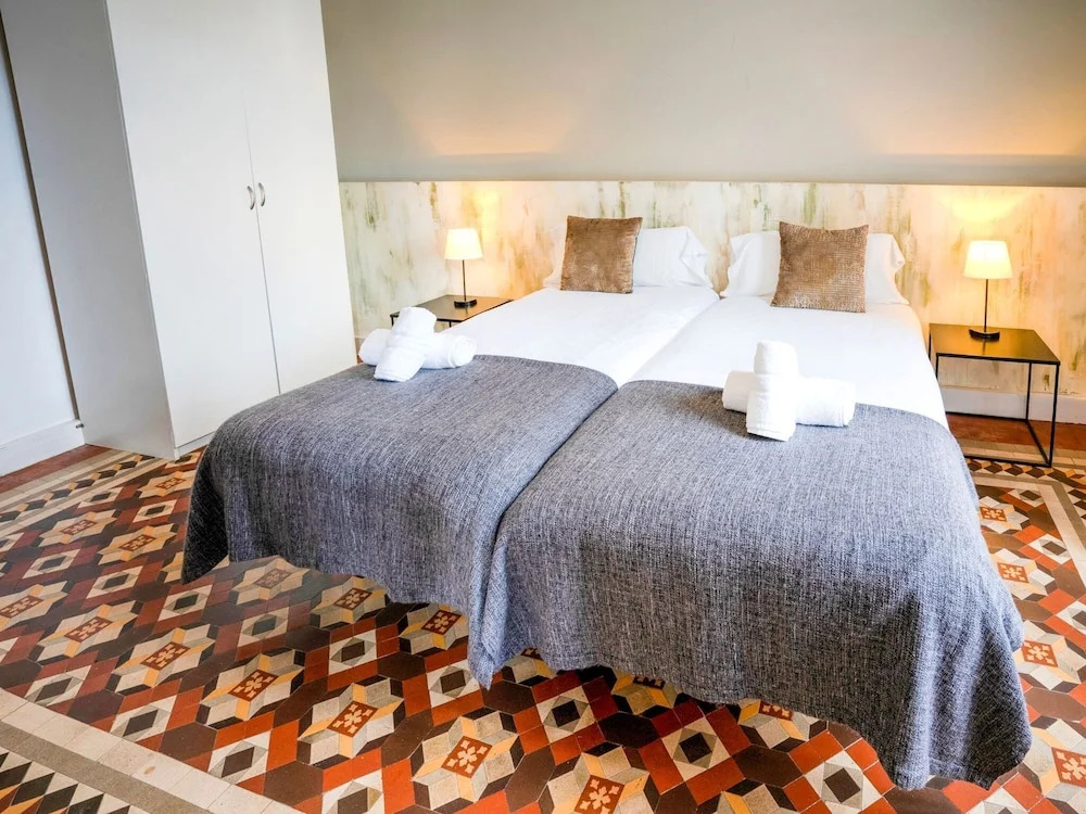 Luxurious apartment for 9 people recently renovated in the center of Barcelona
