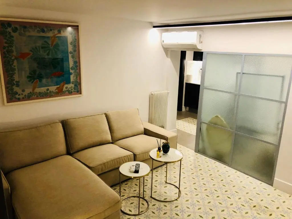 Athos 18 KOLONAKI SQUARE CENTRAL!!!