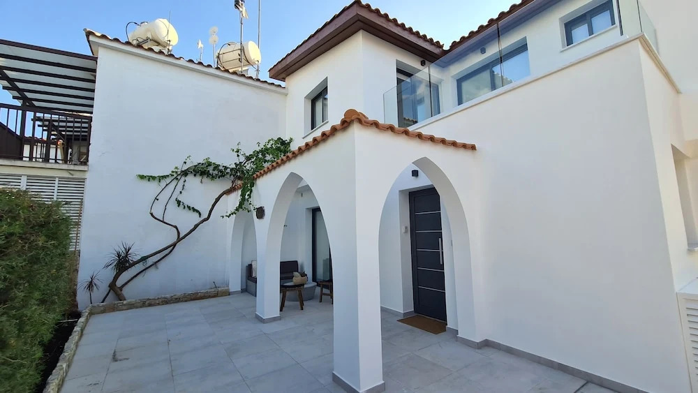 Phaedrus Living Venus Seaview Lighthouse Villa