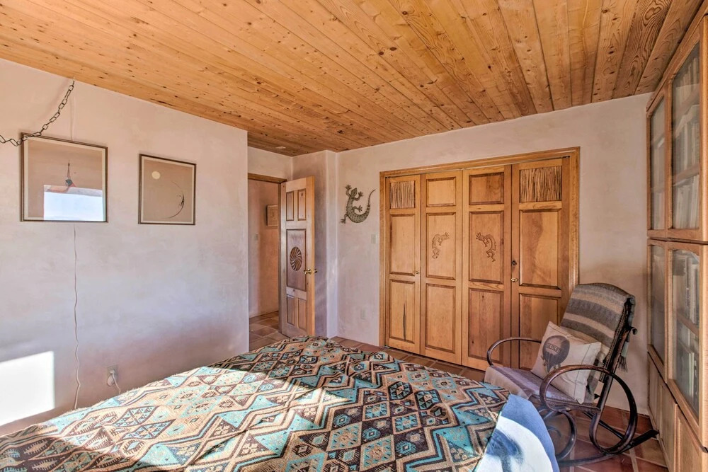 Southwest Home w/ 360-degree Mtn View, Ski Nearby!