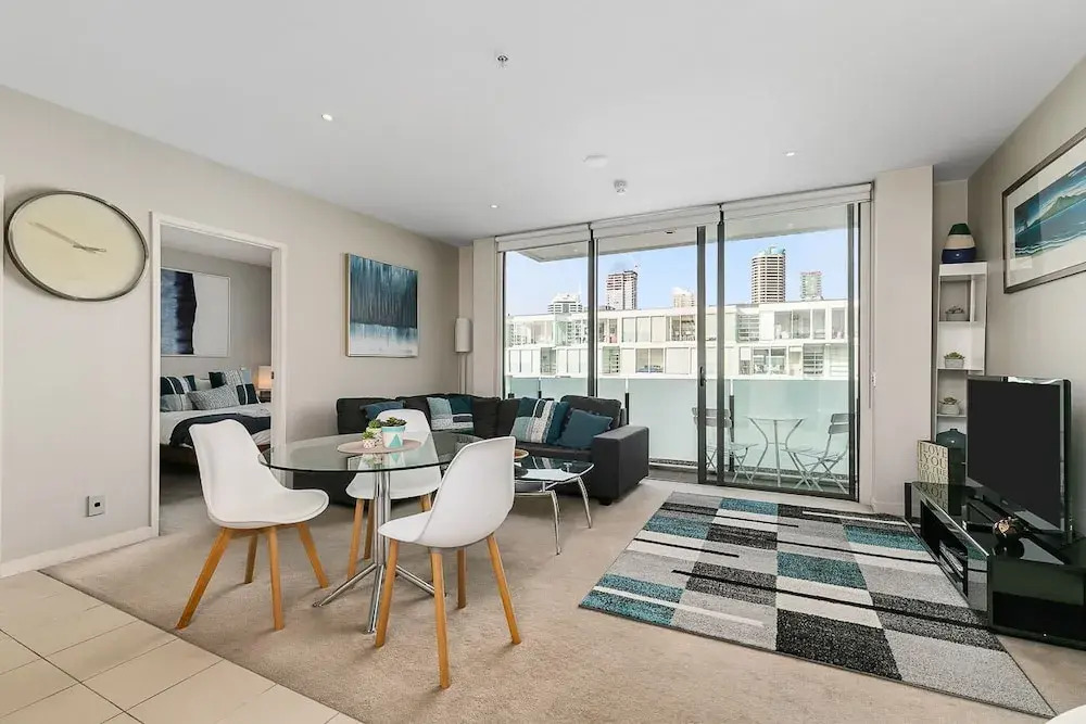 Zodiaks 2 Bedroom Apartment Pool Gym Parking