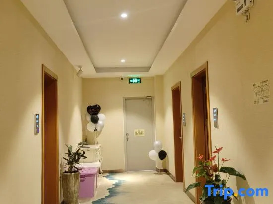 Tonghai Yunshang Impression Theme Hotel