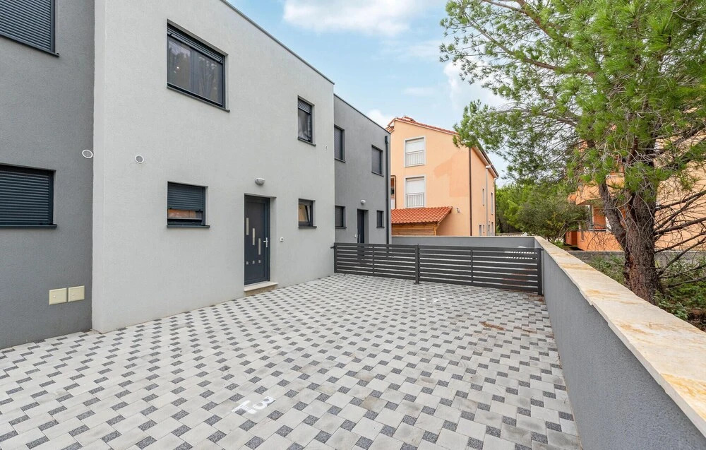 Nice Apartment in Vrsi With Wifi and 3 Bedrooms