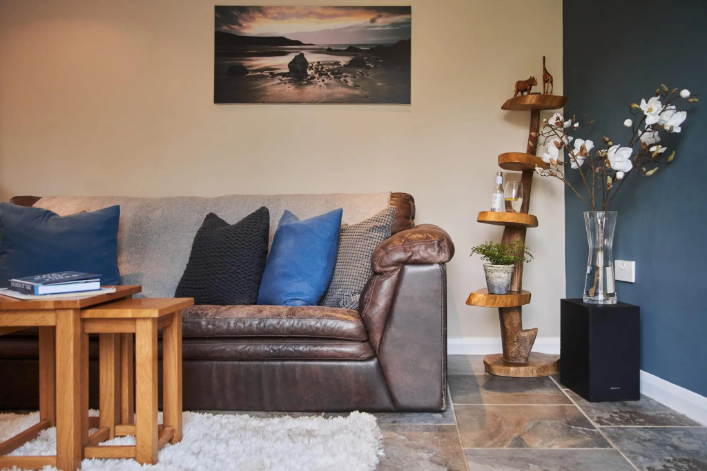Swallows End – stylish bolthole with hot tub and pool in Dartmoor National Park