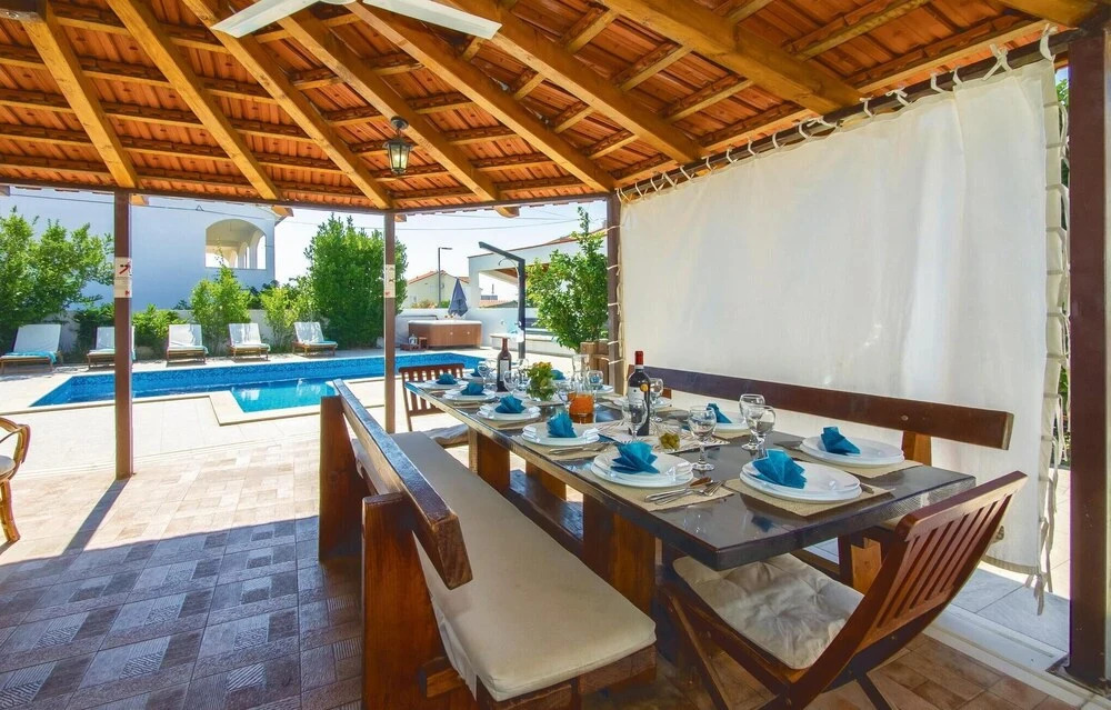 Cozy Home In Okrug Gornji With Sauna