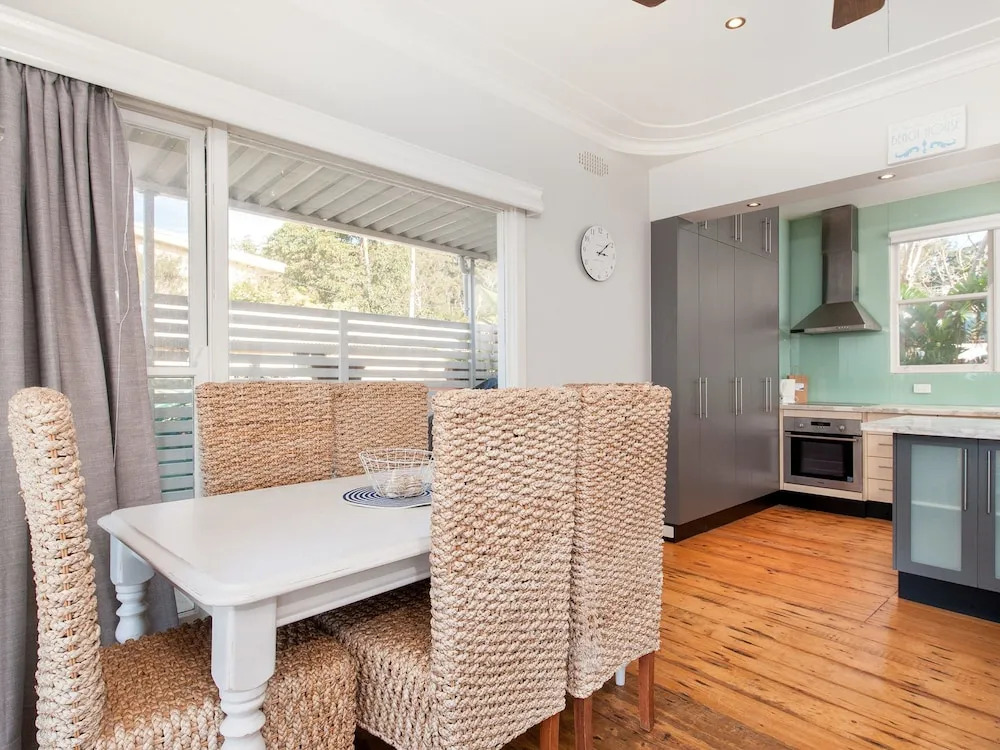 Sandy Point Road, 6, Mermaids Rest