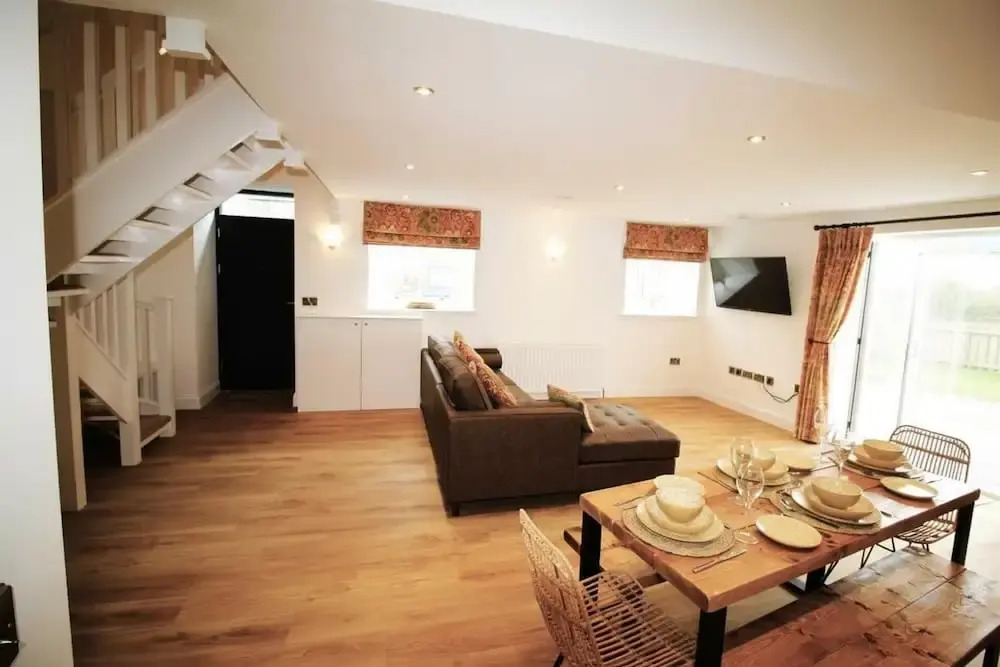 Newly Refurbished Cottage - Sleeps 4 - Central