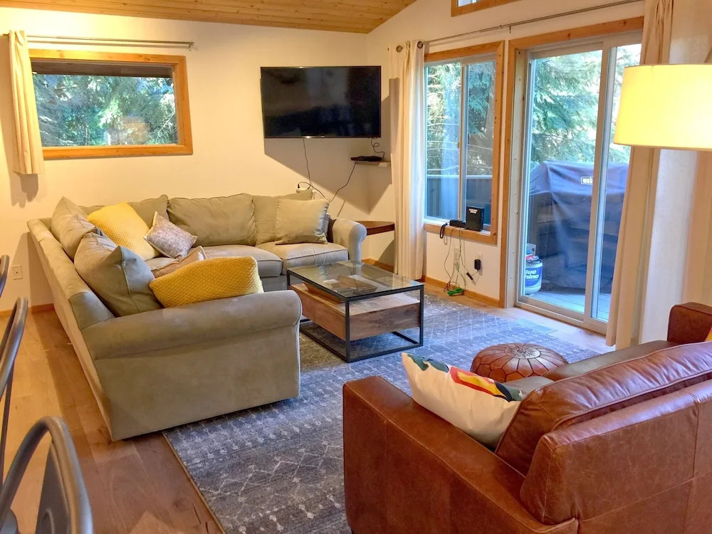 Cabin 54 - A Nostalgic and Rustic Mountain Retreat