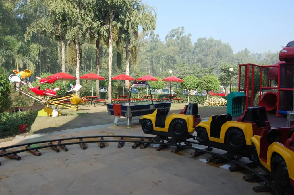 Savoy Greens Karnal