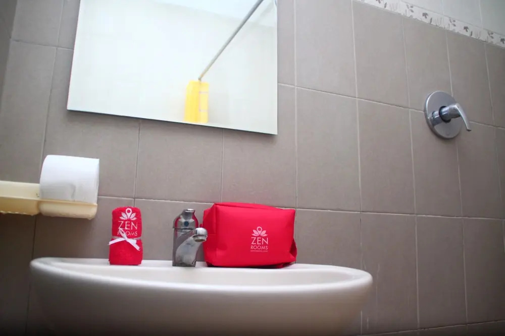 Zen Rooms Basic Gubeng Kertajaya
