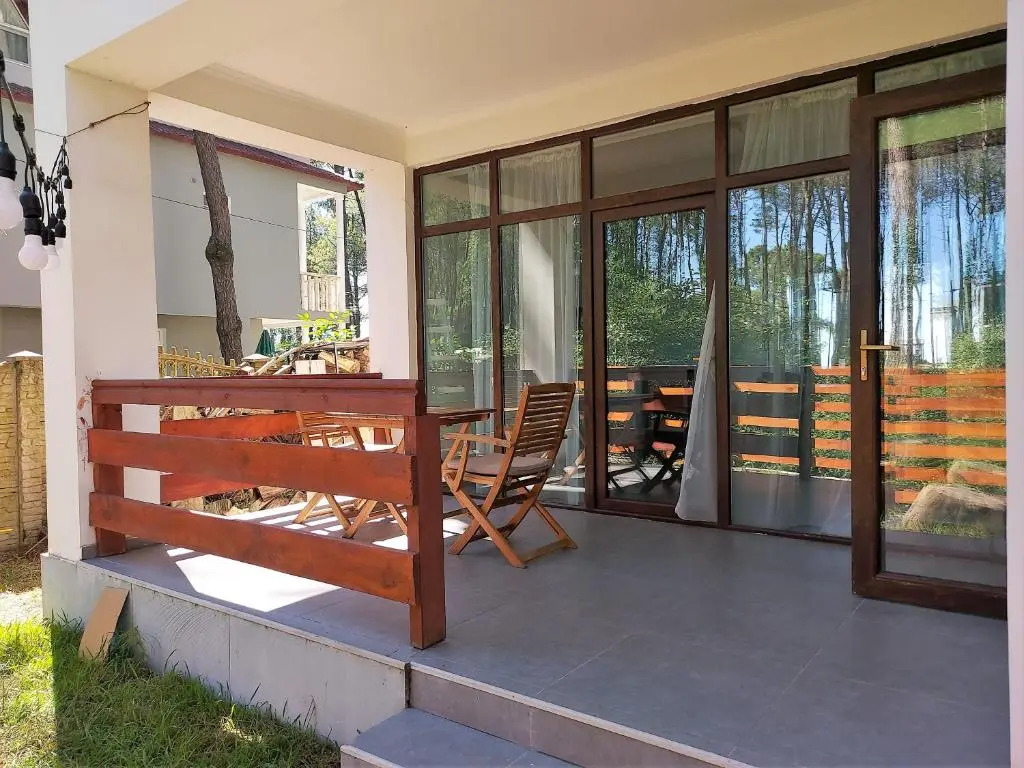 Beachfront 4-bedroom home in Kaprovani pine forest