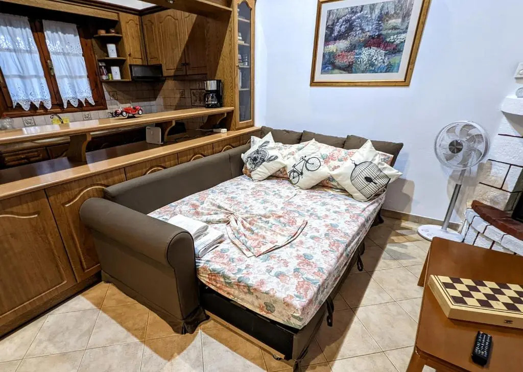 Lovely Lontza, A Cozy 2-Bedroom House.