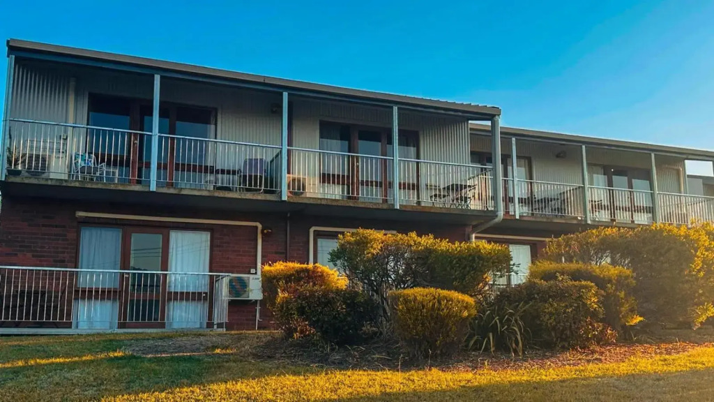 The Birch House - Silver Birches Luxury Accommodation Bright