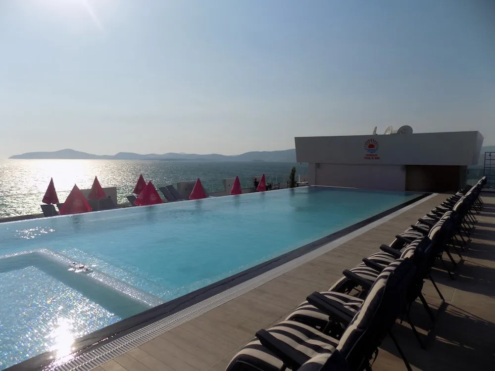 Marina Suites & Spa