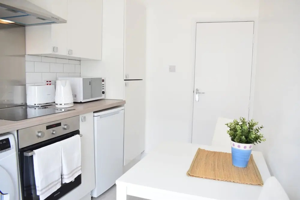 One Bedroom Apartment in Bayswater
