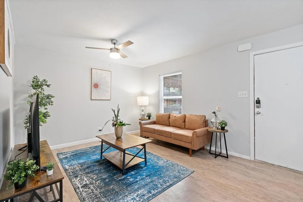 Stylish 1BR Near UT Highland Evonify