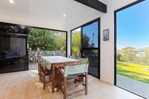 Whale Tales' 78 Lentara Street - Fantastic Water Views Over Fingal Beach