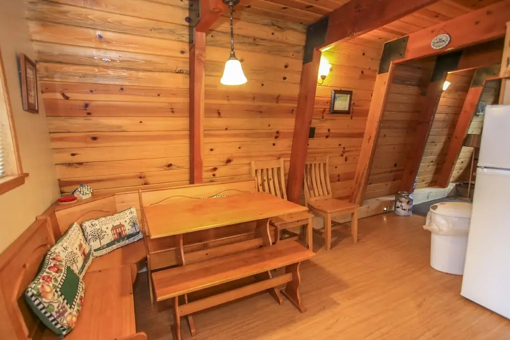 Sleepy Cat Cabin