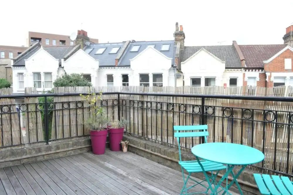 2 Bedroom Apartment With Terrace in Clapham