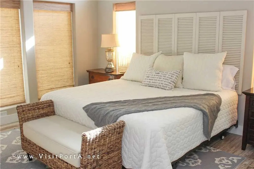 Gone Coastal - 4 Br home by RedAwning