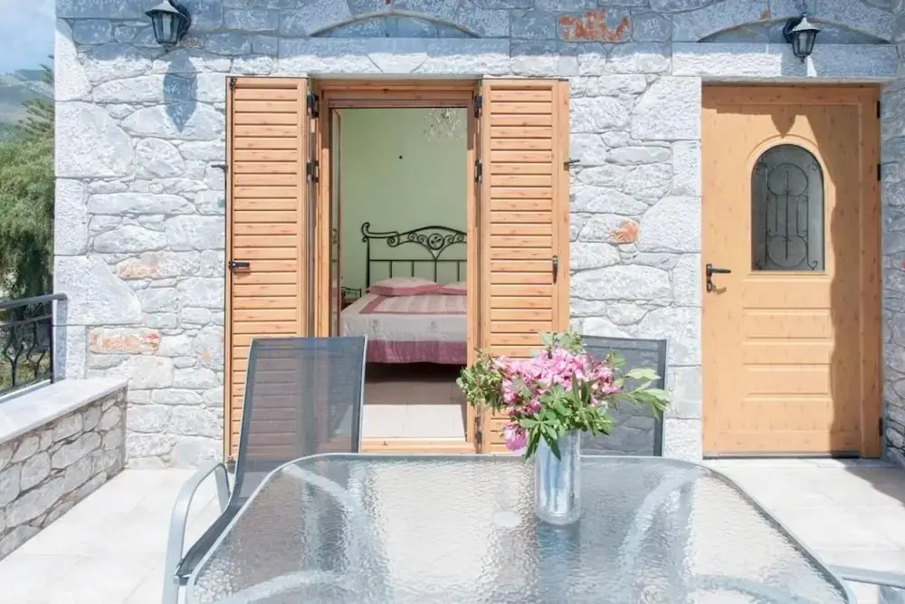 Seaside Serenity - Stylish Seaview Home
