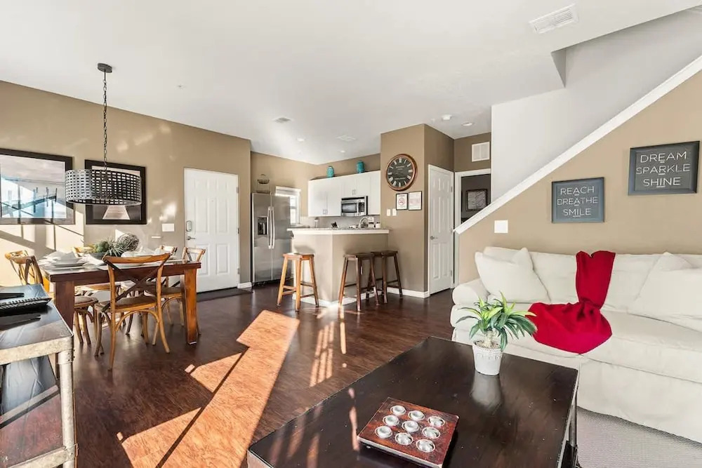 Welcoming 4 BR Sleeps 10 Guests WL2901