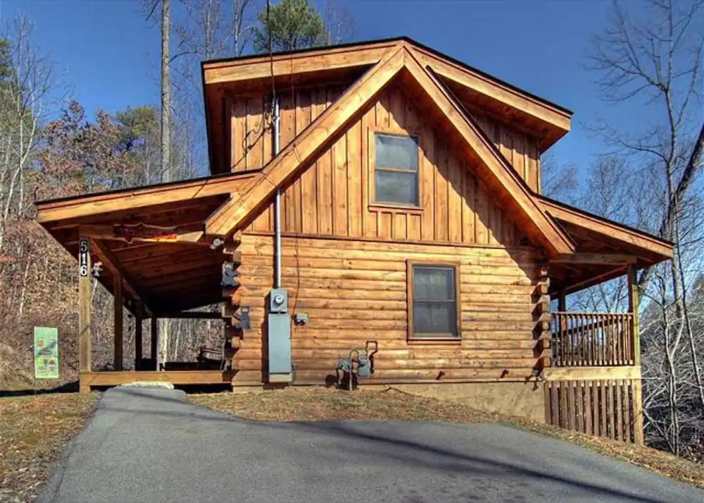 MYSTIC MOUNTAIN - GREAT LOCATION! CLOSE TO ALL THE ACTION! cabin
