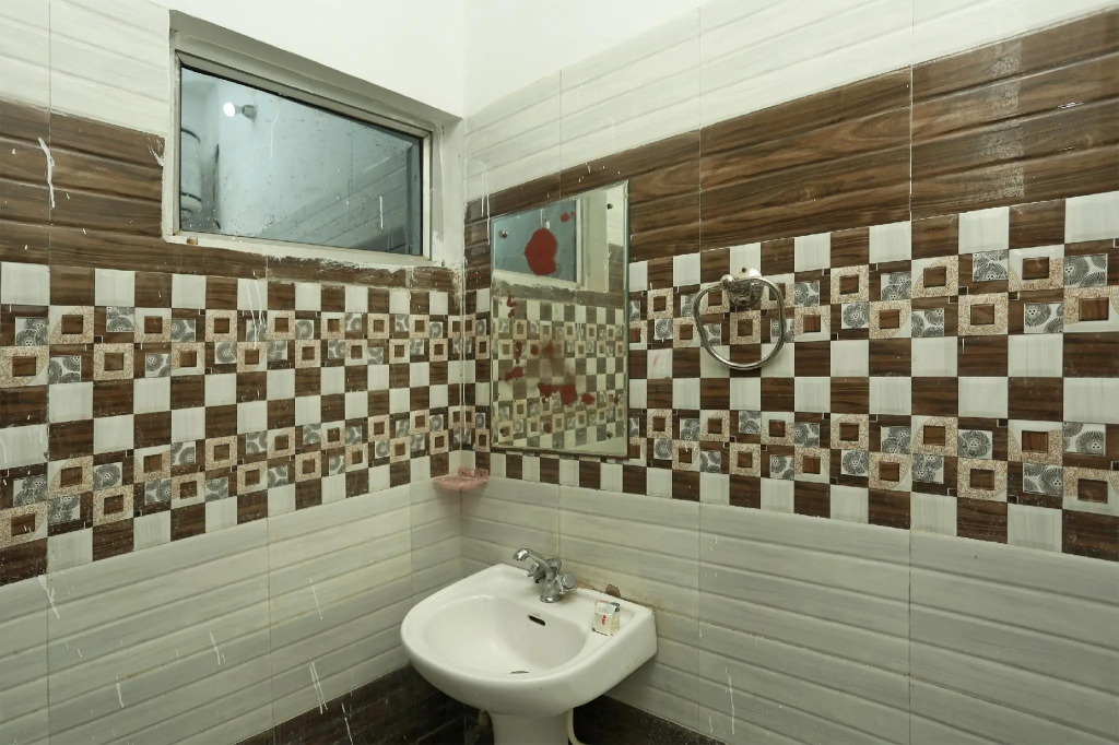 OYO 8607 Hotel Sky Inn