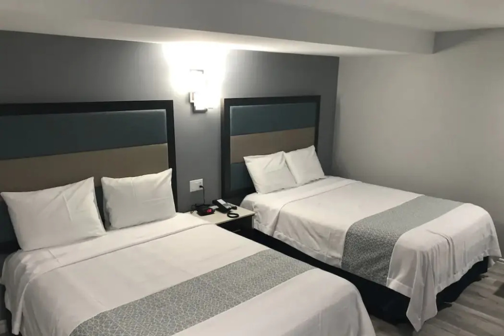 Travelodge Inn & Suites by Wyndham West Covina