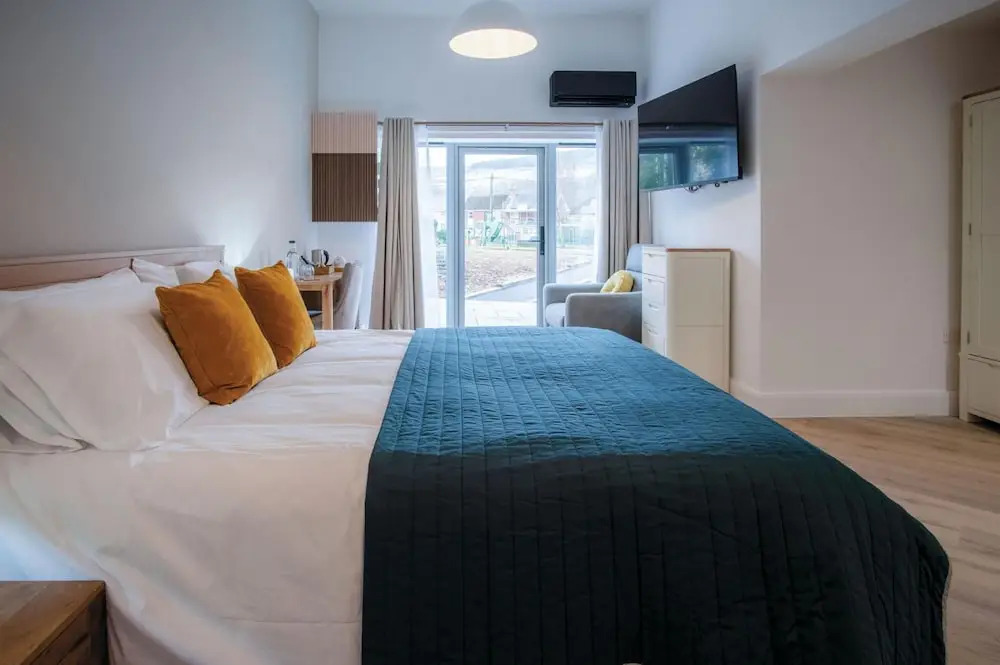 Suite 5 - Sleeping Giant Hotel - PEN Y CAE Inn