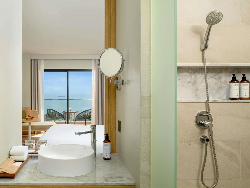 Mercure Rayong Lomtalay Villas & Resort