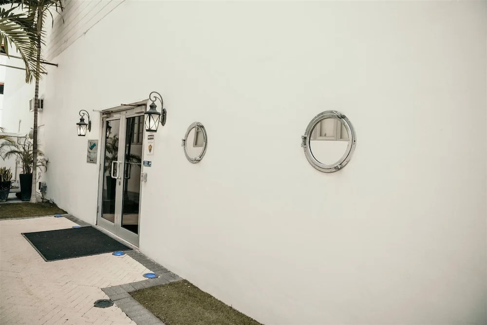 Allure Suites