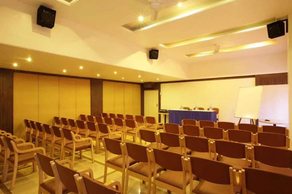 Hotel Orient Crown, Kolhapur
