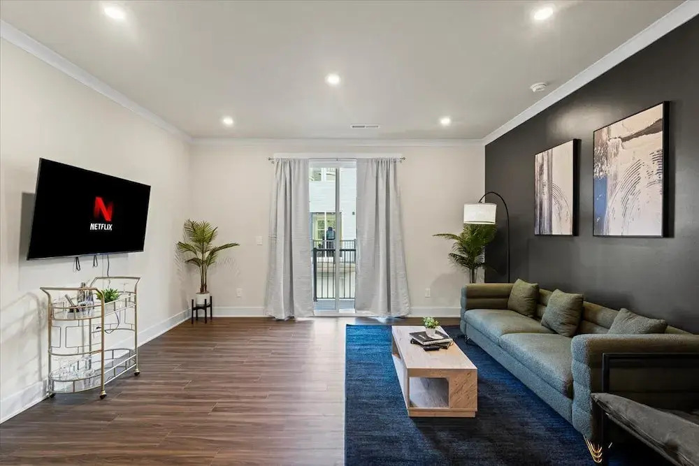 Luxe King 4BR Townhouse with Rooftop in Uptown CLT