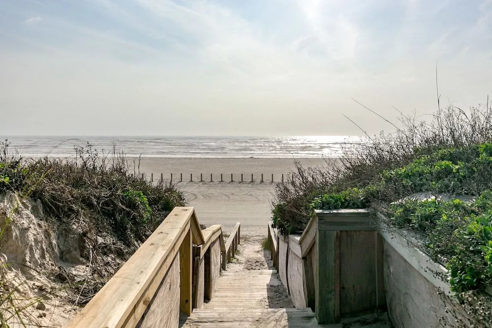 Jones-N by the Beach 663 by RedAwning
