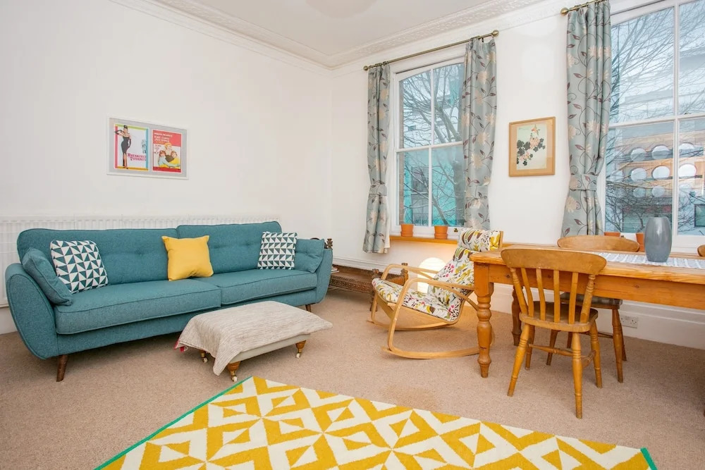 3 Bedroom Flat In Highbury