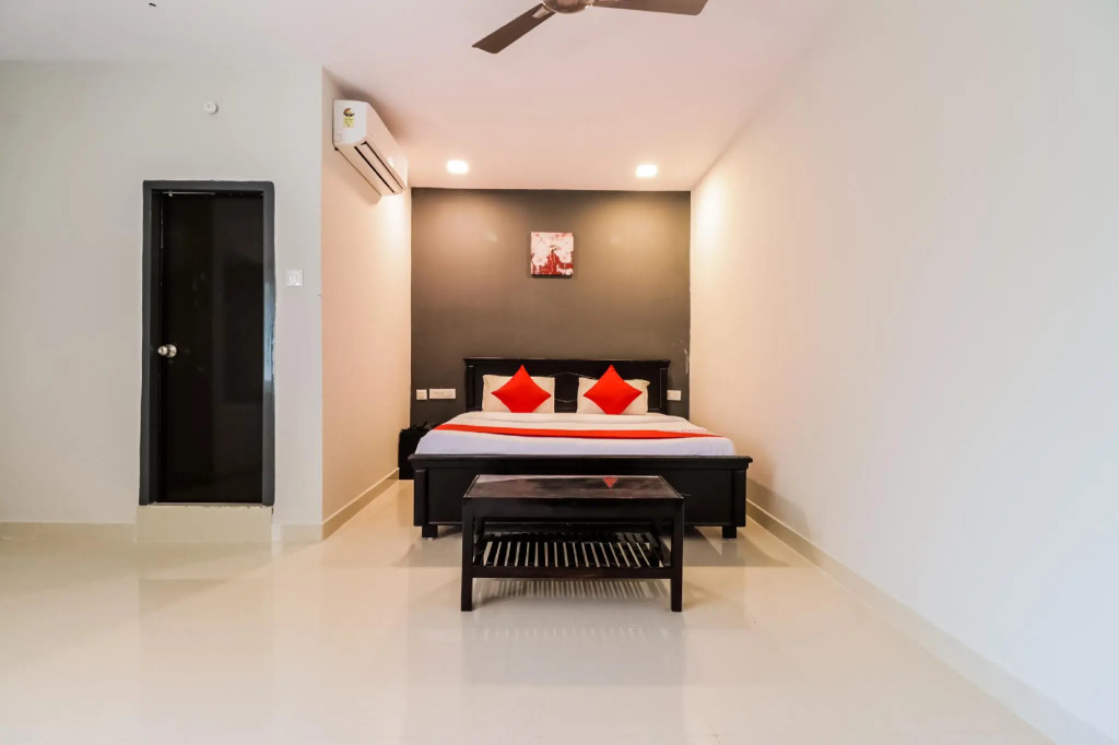 OYO Flagship 22450 Our Palace