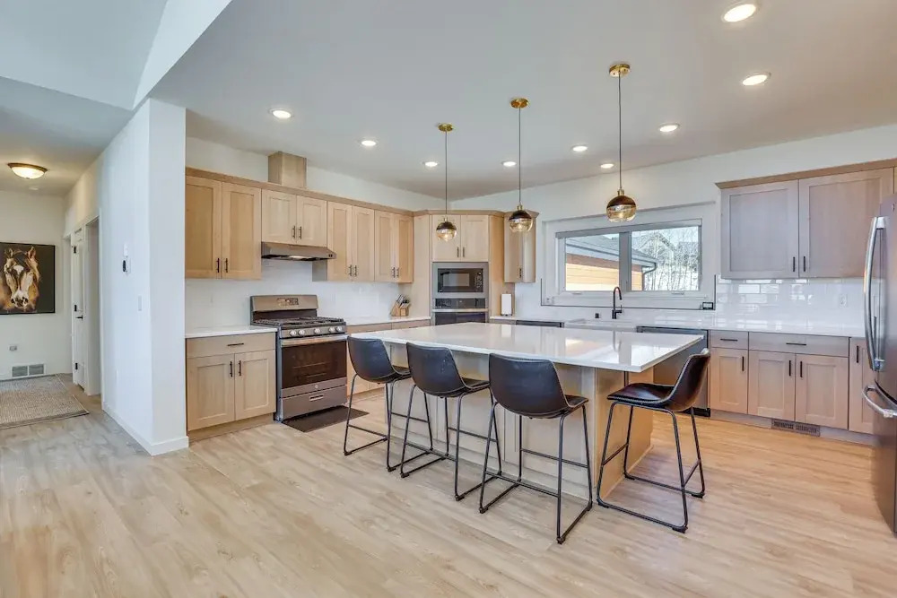 Great for Groups! Luxury Mtn-view Granby Home